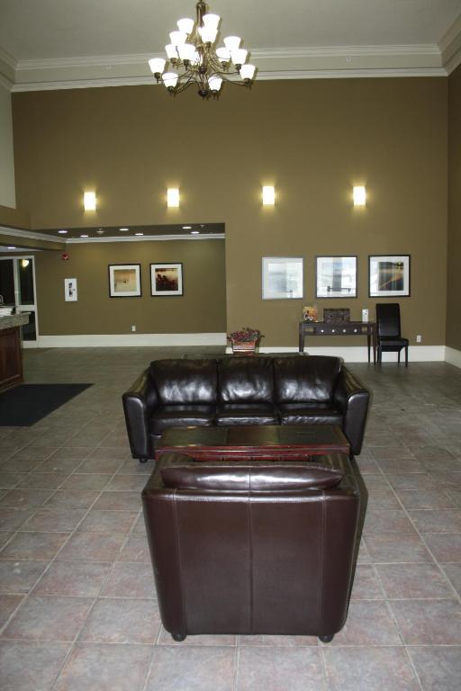 Lakeview Inns & Suites - Edson Airport West Exteriör bild